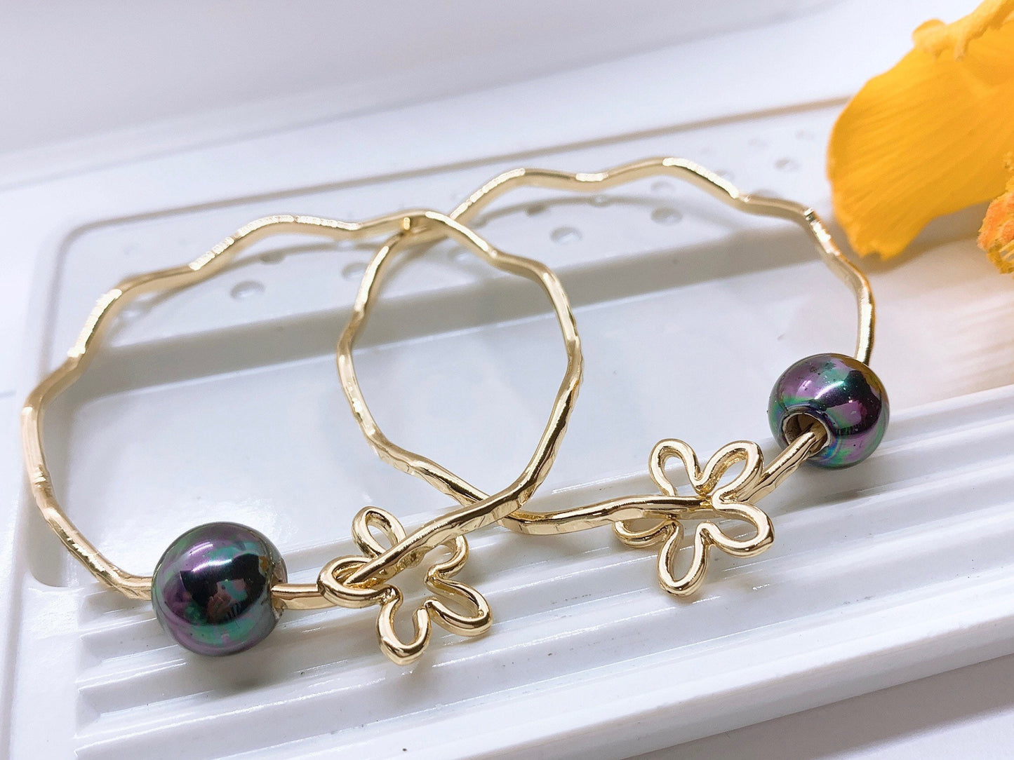 Wavy Bangle with Flower Charm and Peacock/Rainbow Shell Pearl