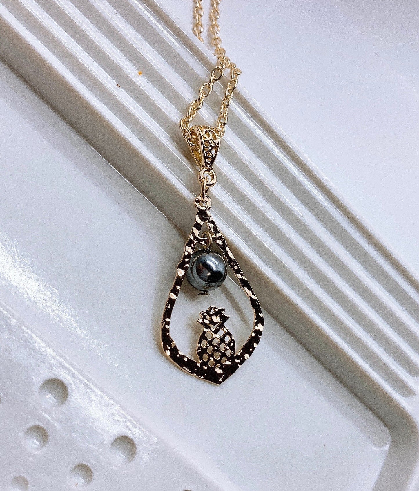 Pineapple Teardrop : Hamilton Gold Necklace with Shell Pearls