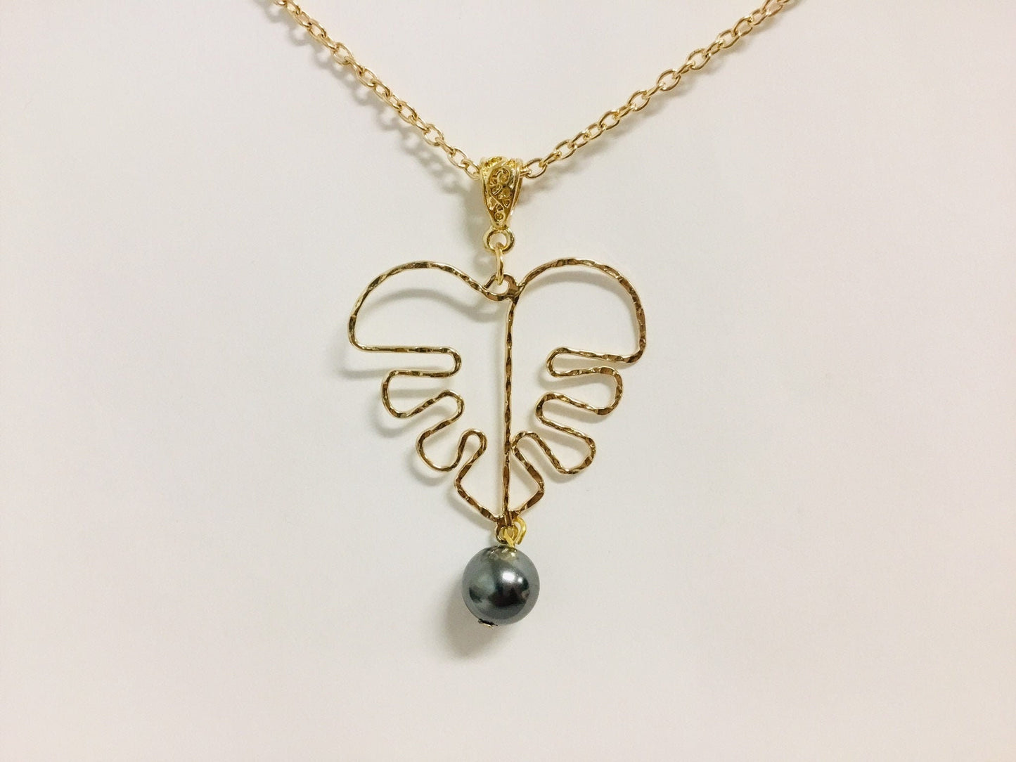 Monstera Leaf Wire: Hamilton Gold Necklace with Shell Pearls