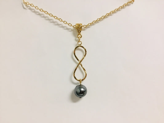 Infinity : Hamilton Gold Necklace with Shell Pearls