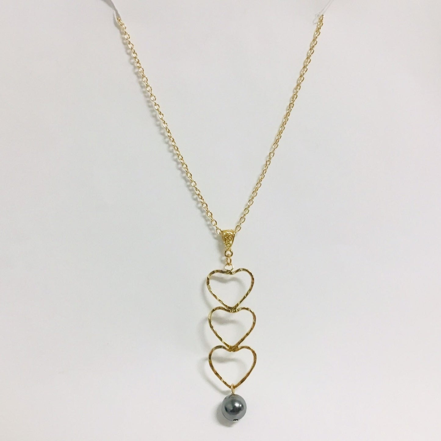 Ohana Three Hearts : Hamilton Gold Necklace with Shell Pearls