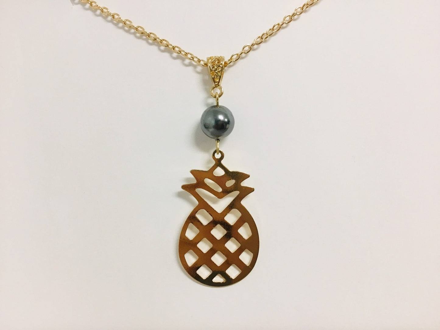 Large Pineapple : Hamilton Gold Necklace with Shell Pearls