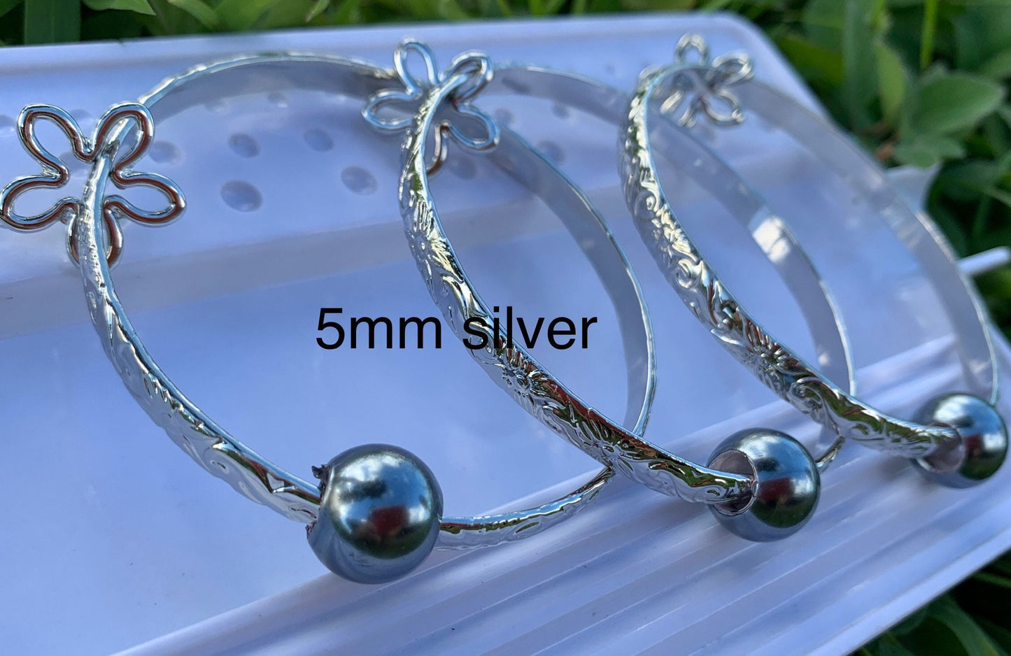 5mm Hawaiian Floating Black Pearl Hamilton Silver Bracelet (5mm) with Flower Charm