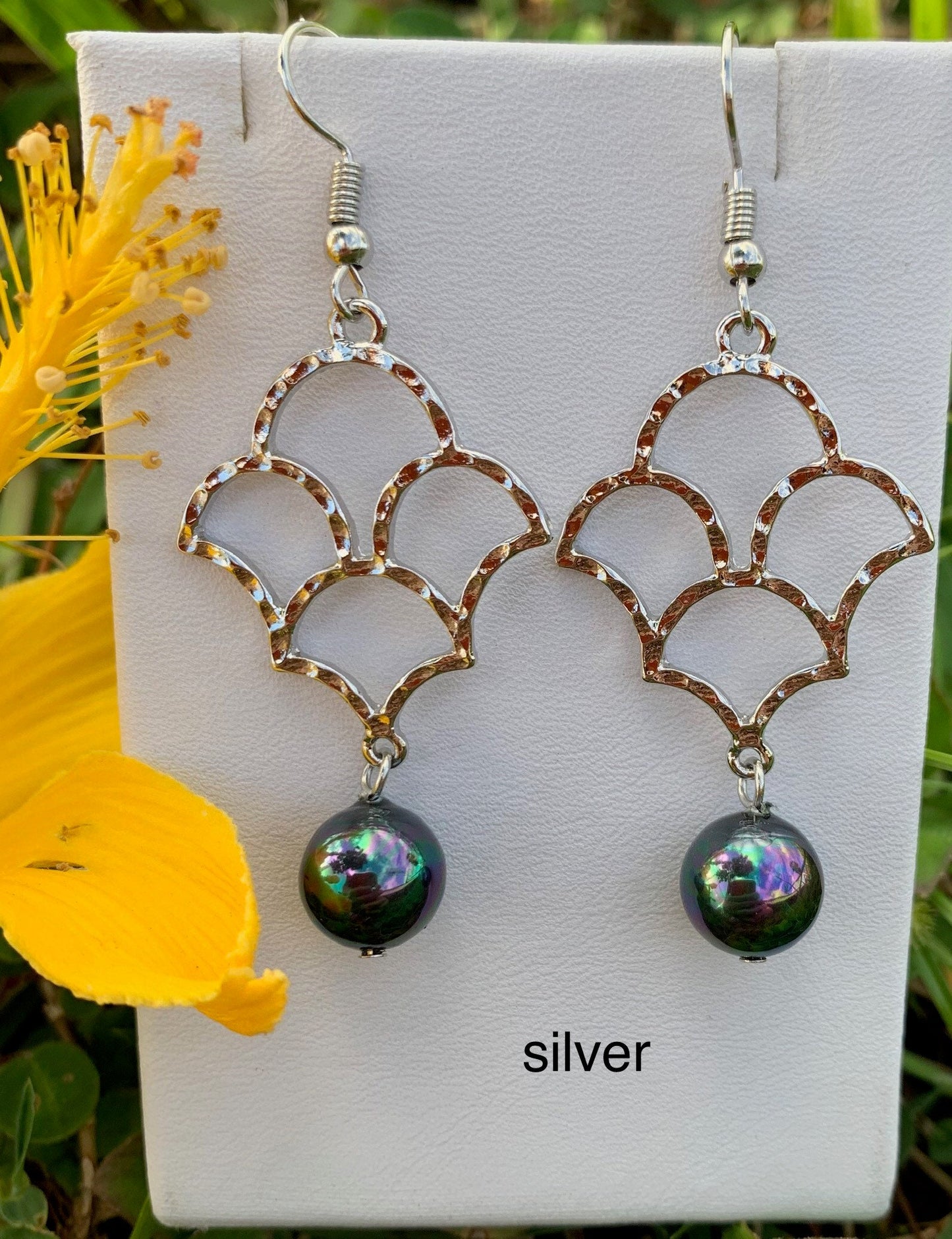 Mermaid Scales : Hamilton Silver Earring with Shell Pearls