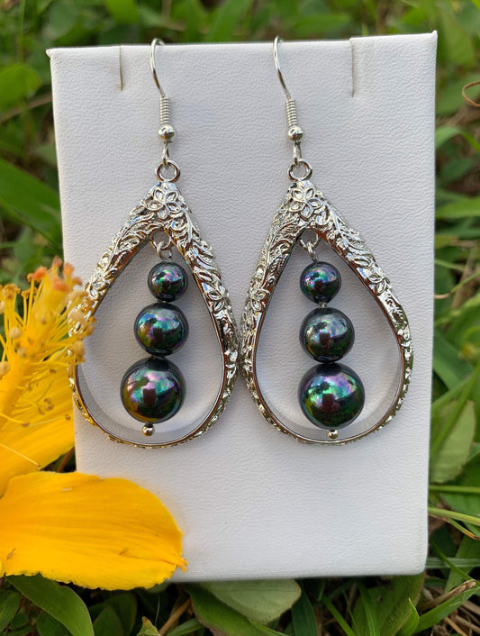 Hawaiian Three Pearl Plumeria Flowers Teardrop : Hamilton Silver Earring with Shell Pearls