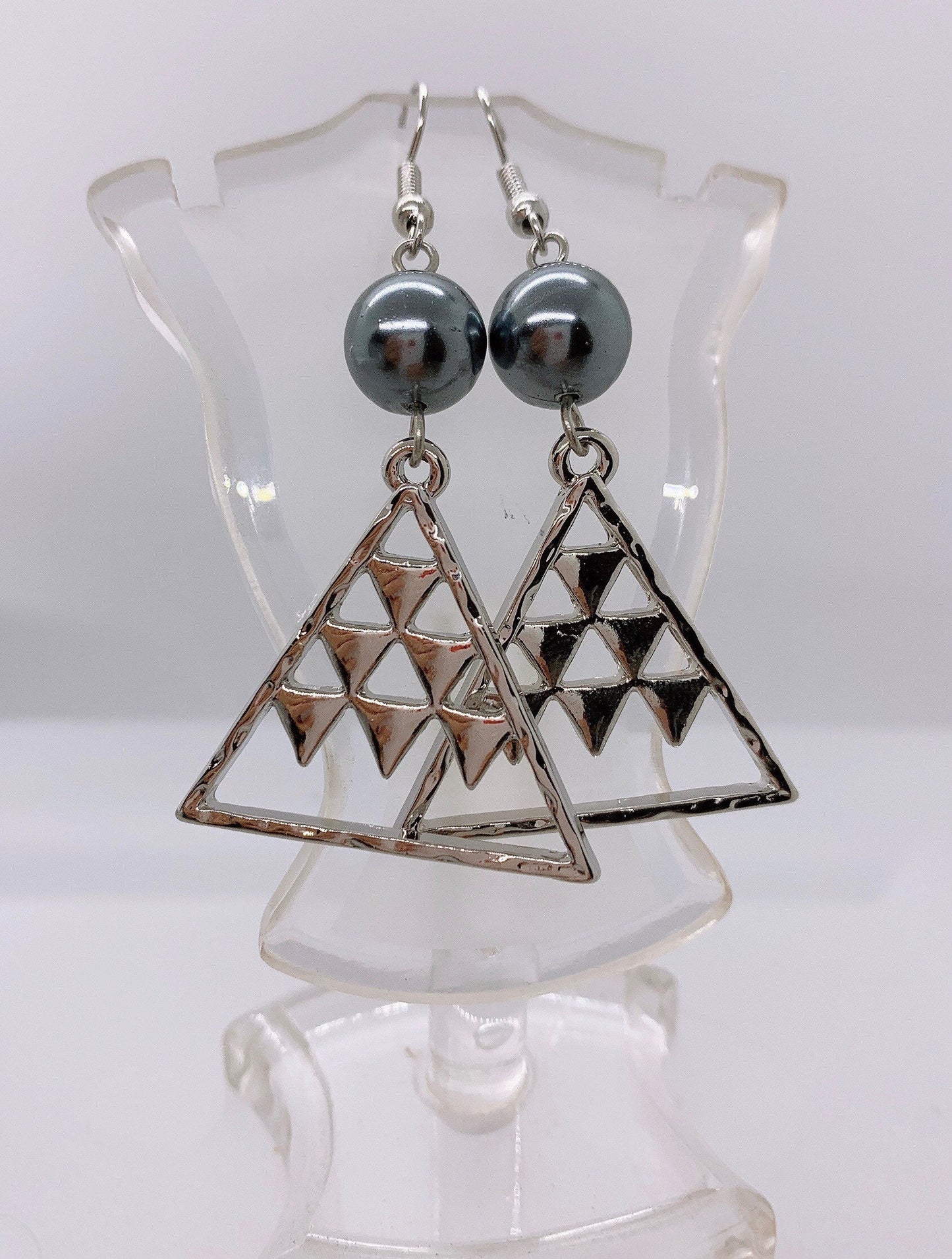 Mauna Kea Triangle: Hamilton Silver Earring with  Shell Pearls