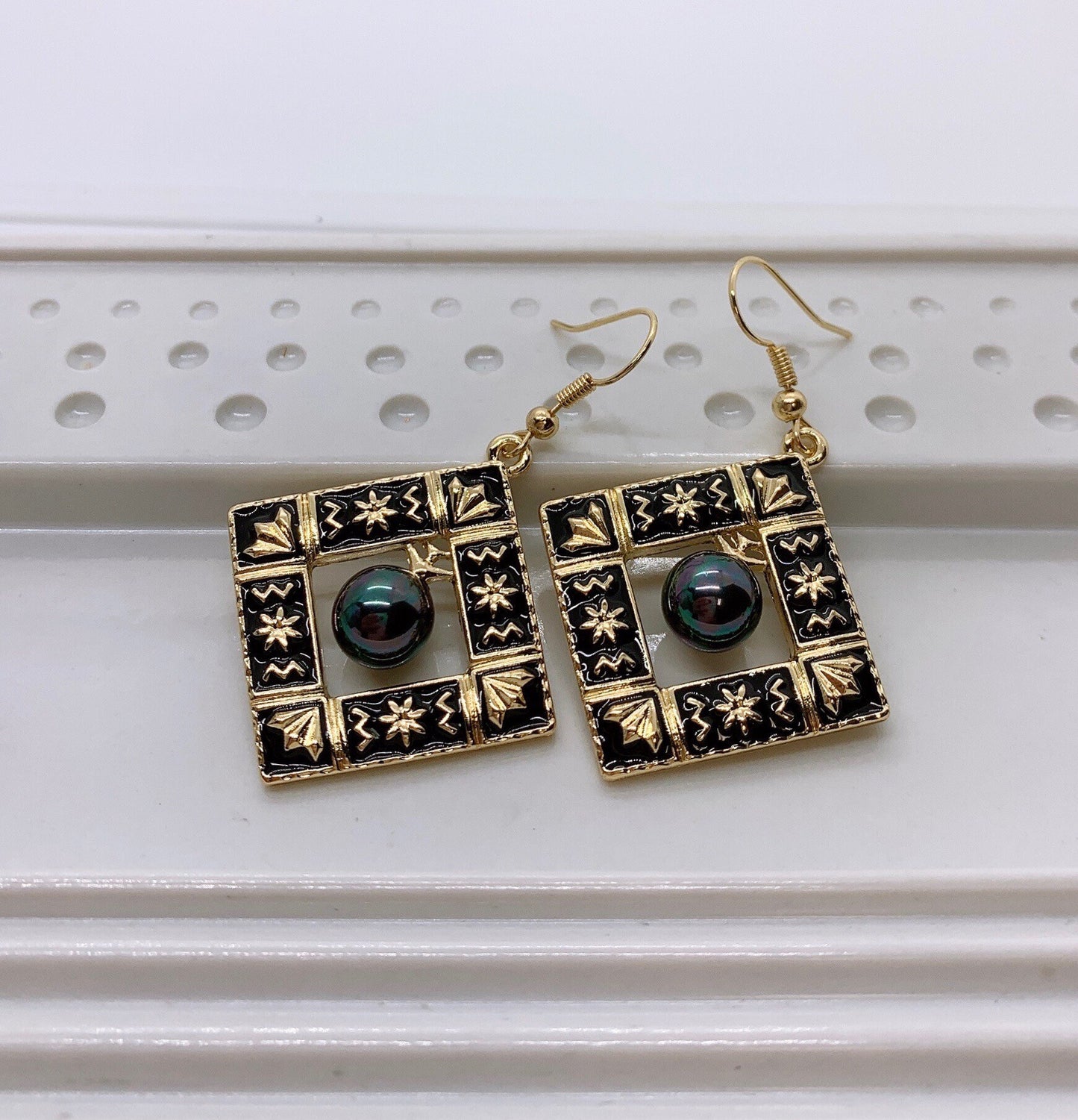 Tribal : Hamilton Gold Earring with Peacock Shell Pearls