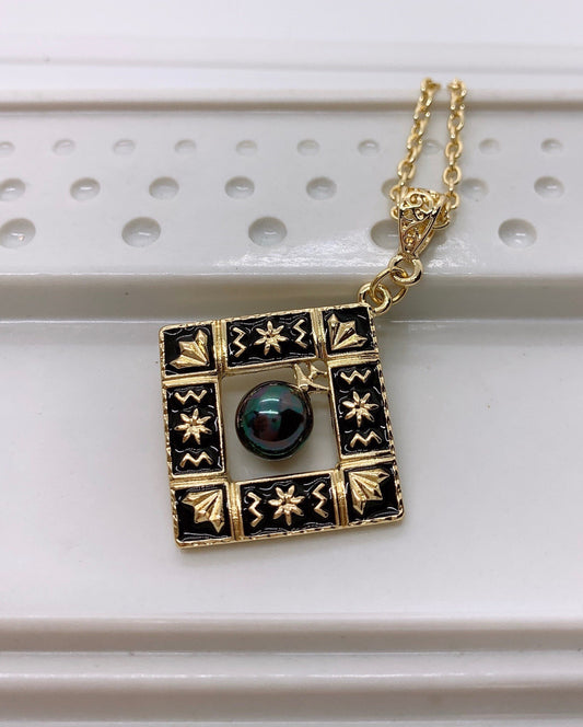 Hawaiian Black Enamel Necklace : Hamilton Gold Necklace with Shell Pearls