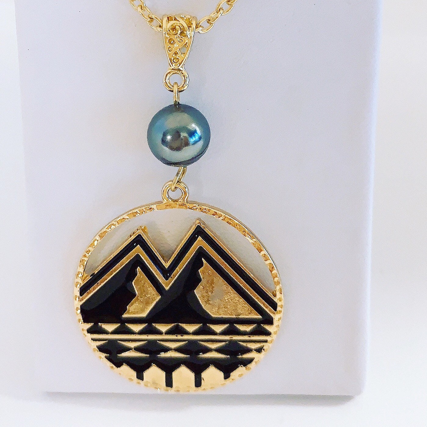 Mauna Kea Tribal Circle: Hamilton Gold Necklace with Shell Pearls