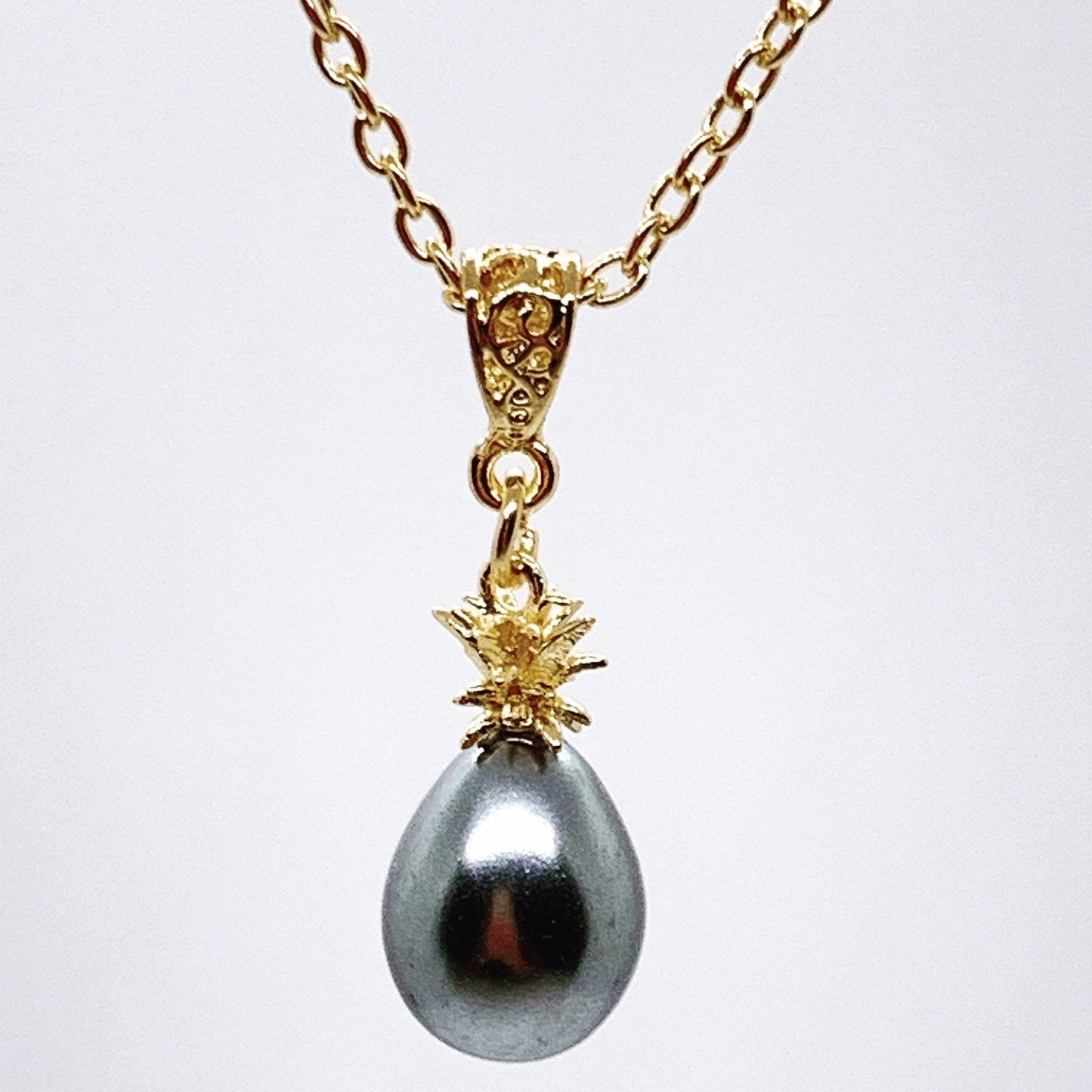 Teardrop Shell Pearl Pineapple : Hamilton Gold Necklace