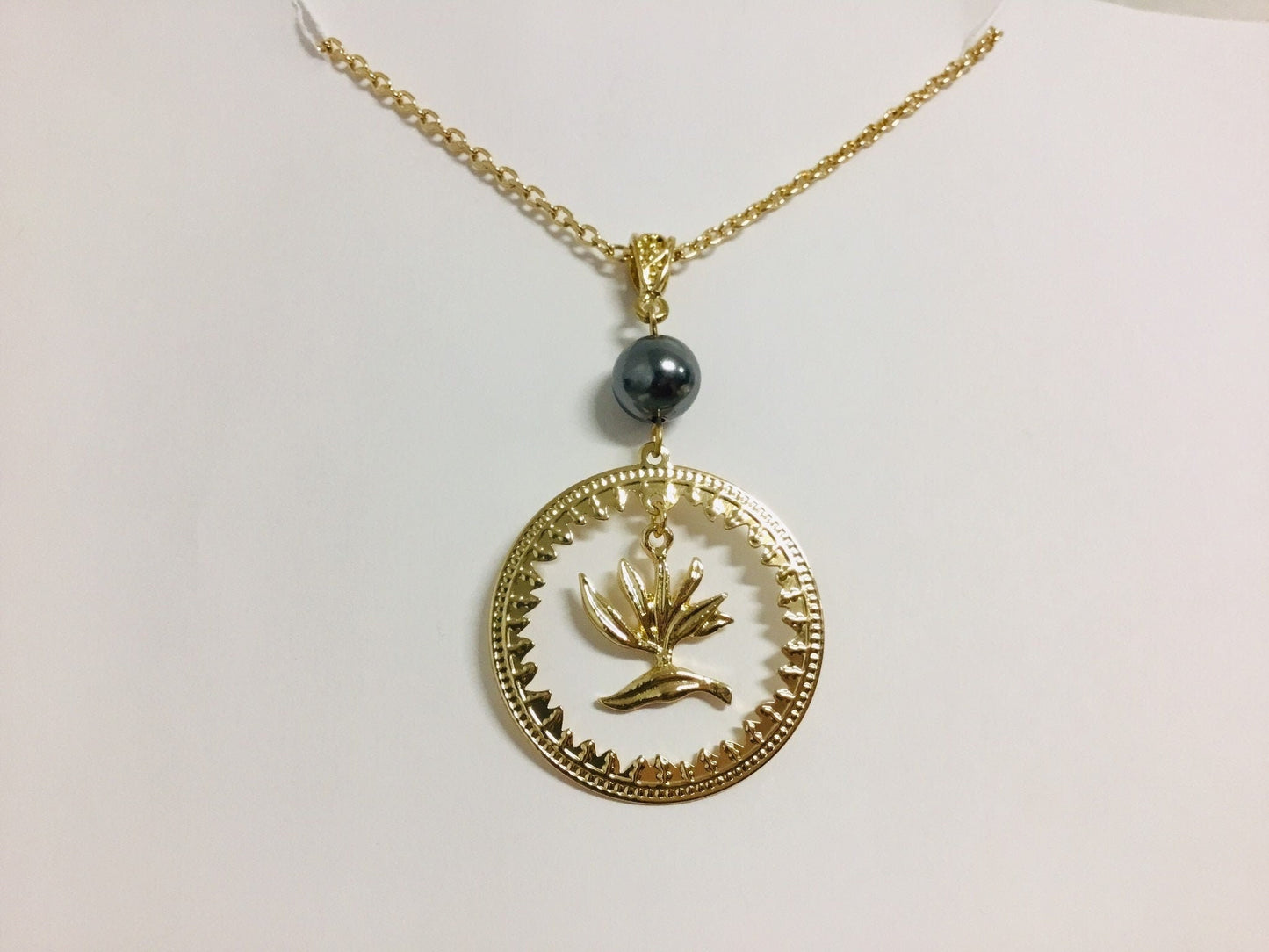 Bird of Paradise Flower : Hamilton Gold Necklace with Shell Pearls