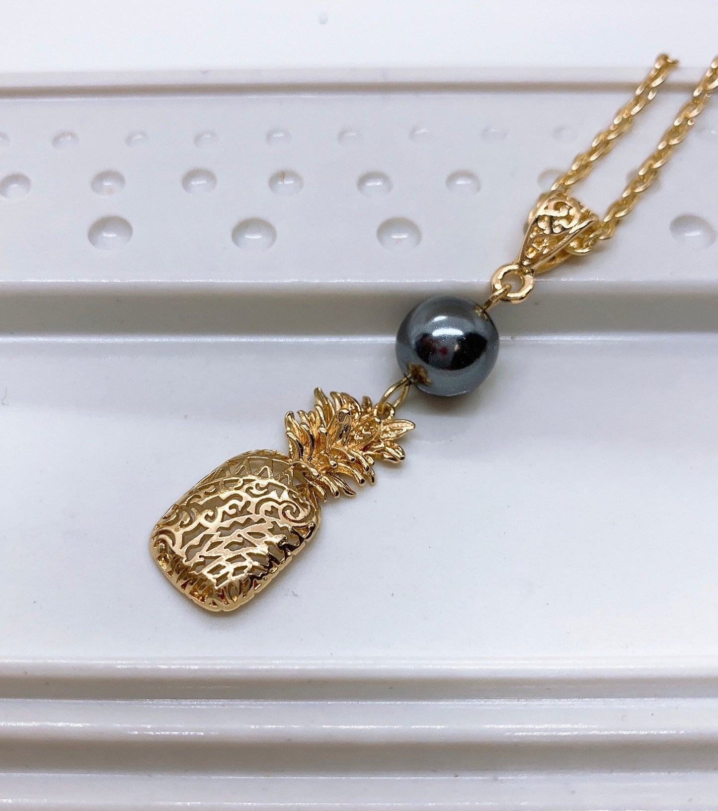 Pineapple : Hamilton Gold Necklace with Shell Pearls