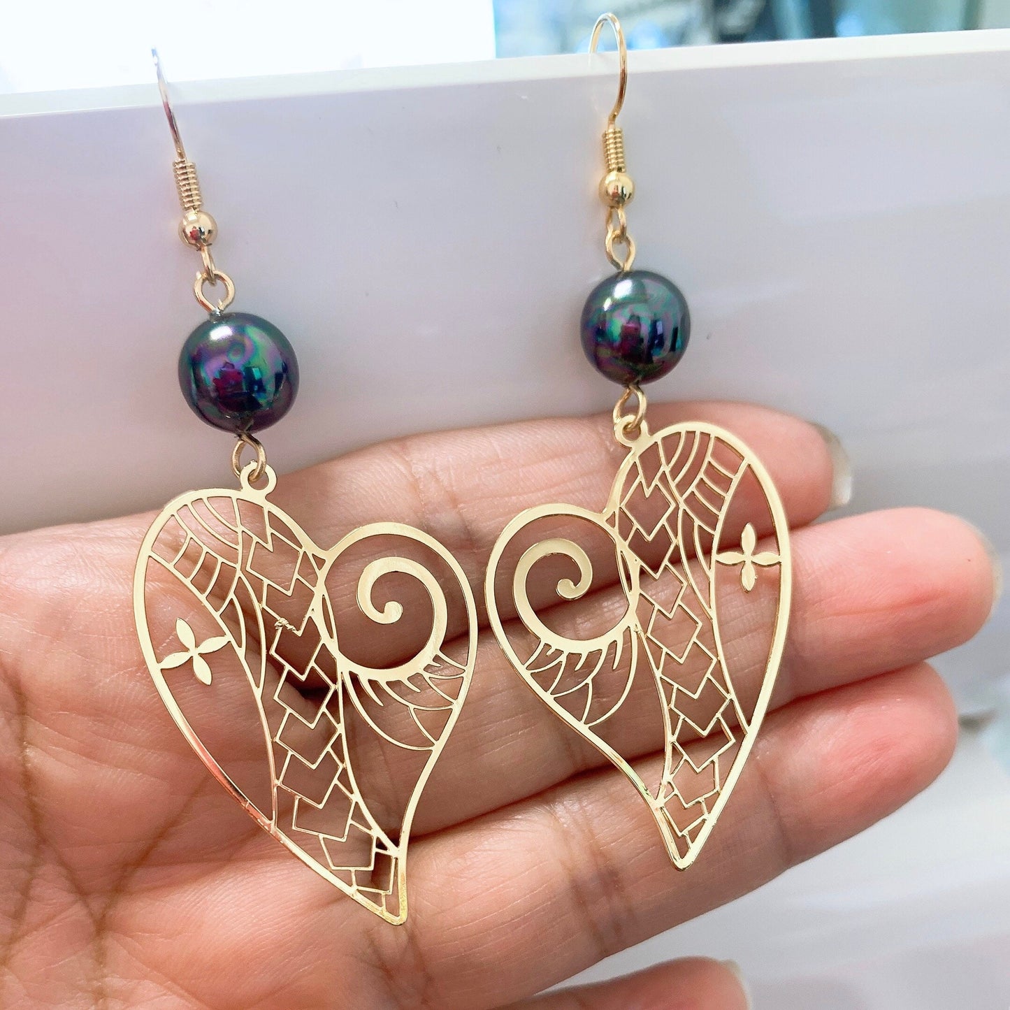 Heart Tribal Design : Hamilton Gold Earring with  Shell Pearls