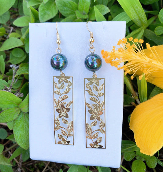 Hawaiian Plumeria Floral Bar : Hamilton Gold Earring with Shell Pearls