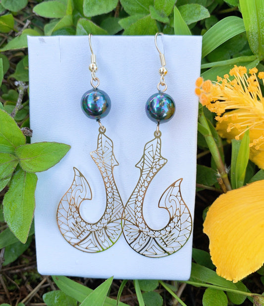 Hawaiian Tribal Fishhook Earrings Hamilton Gold Earring with Shell Pearls