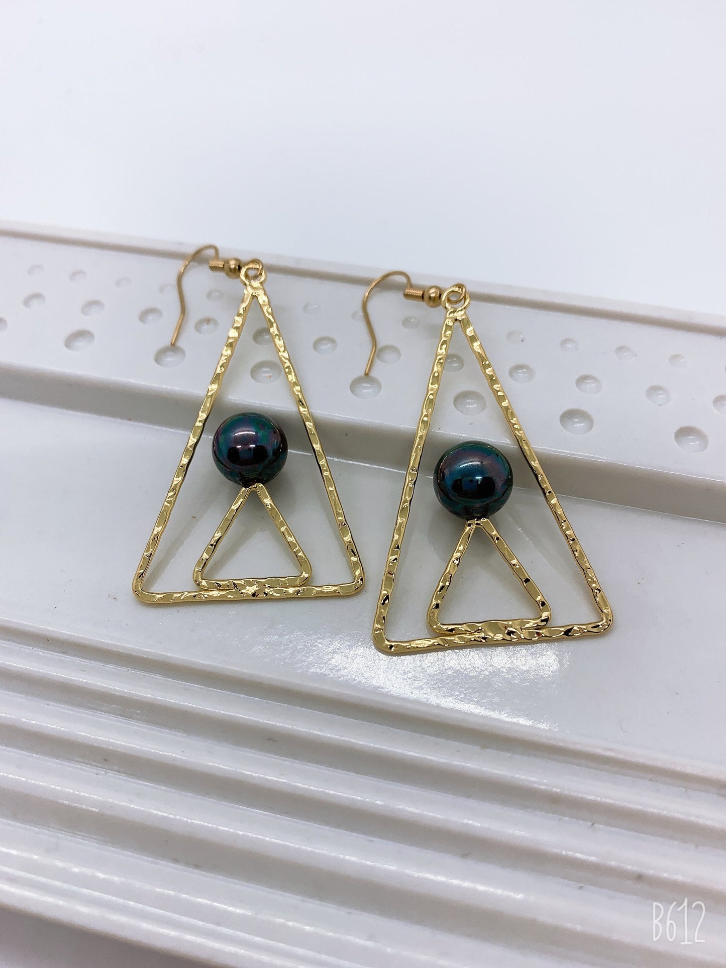 Triangle Hamilton Gold Necklace with Peacock/ Rainbow Shell Pearls