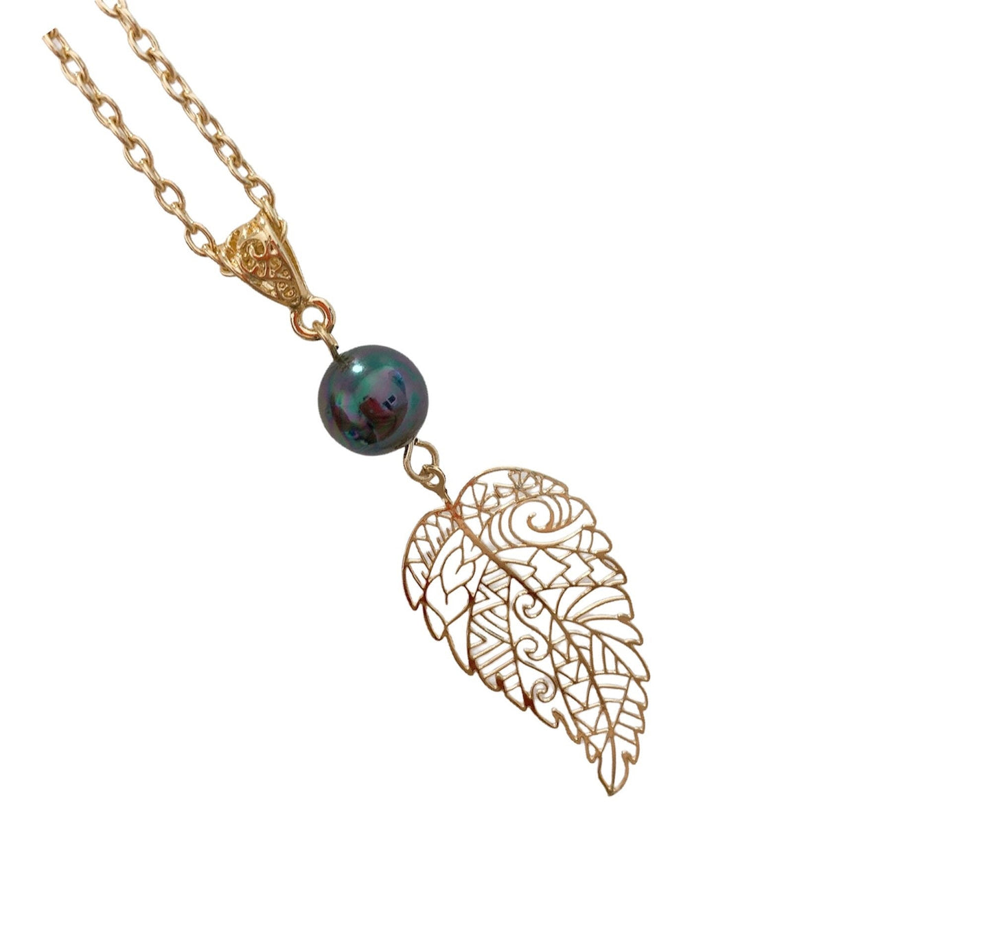 Tropical Tribal Leafs : Hamilton Gold Necklace with Shell Pearls