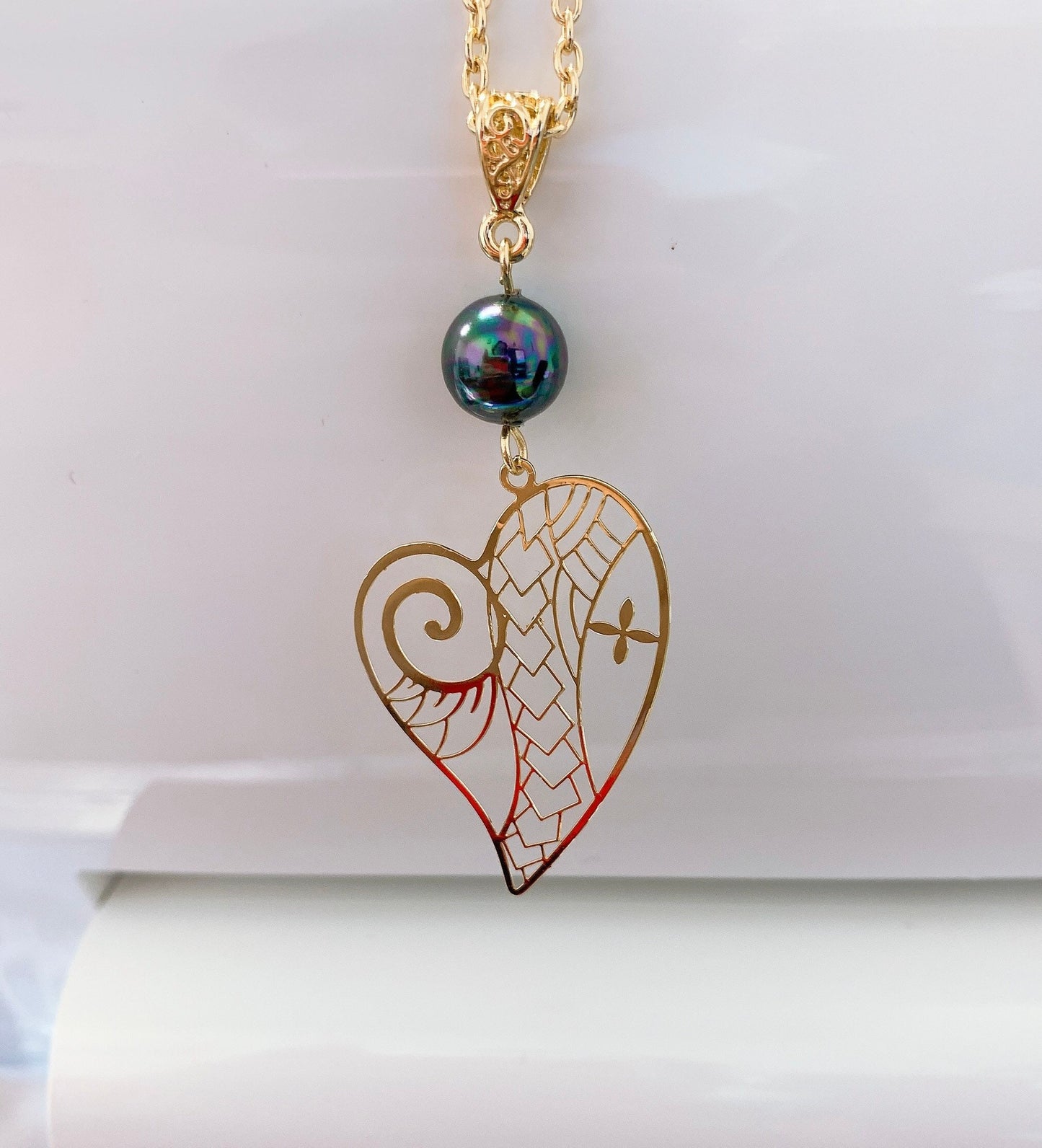 Heart Tribal Design : Hamilton Gold Necklace with Shell Pearls