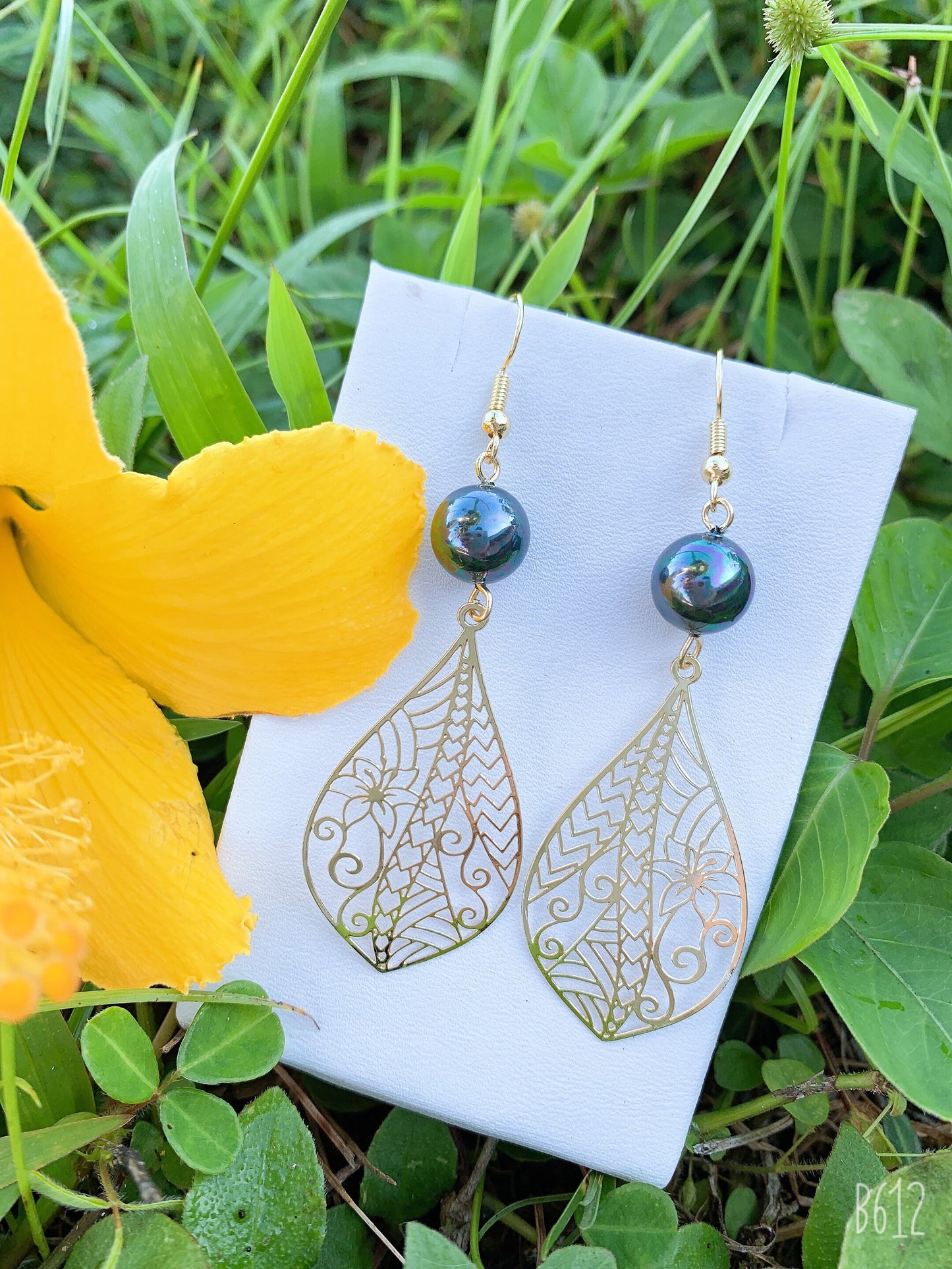 Hawaiian Flowers Tribal Teardrop Earrings Hamilton Gold Earring with Shell Pearls