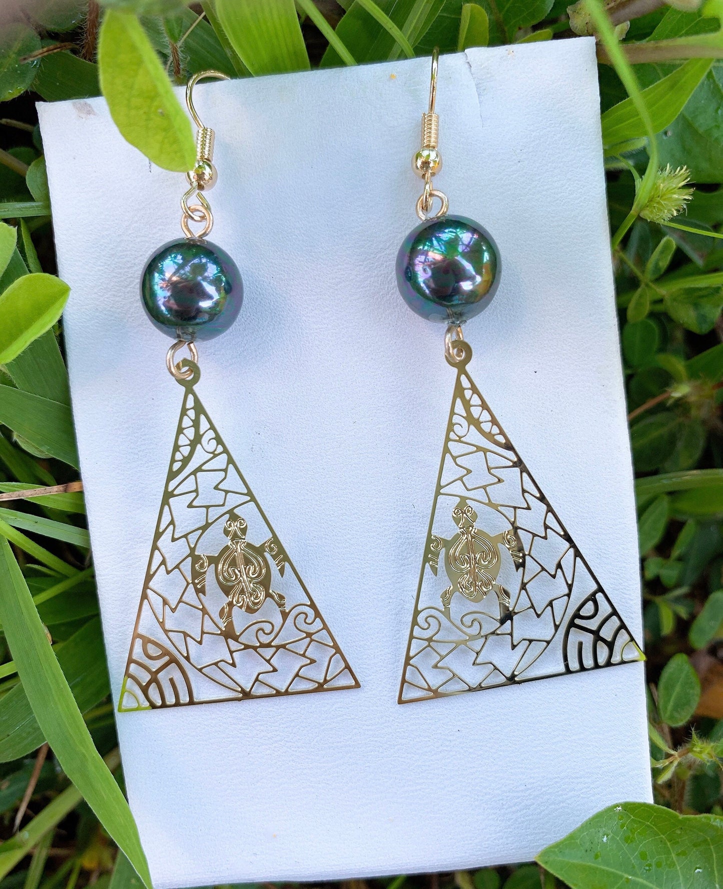 Honu Tribal Triangle: Hamilton Gold Earring with  Shell Pearls