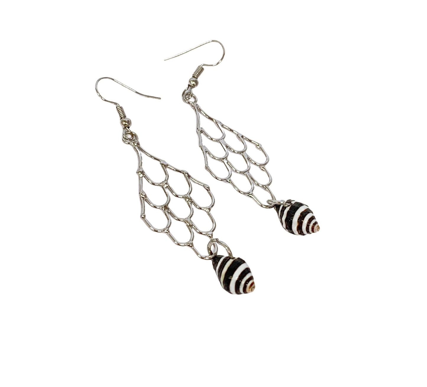 Mermaid Scales : Hamilton Silver Earring with Black and White Shell