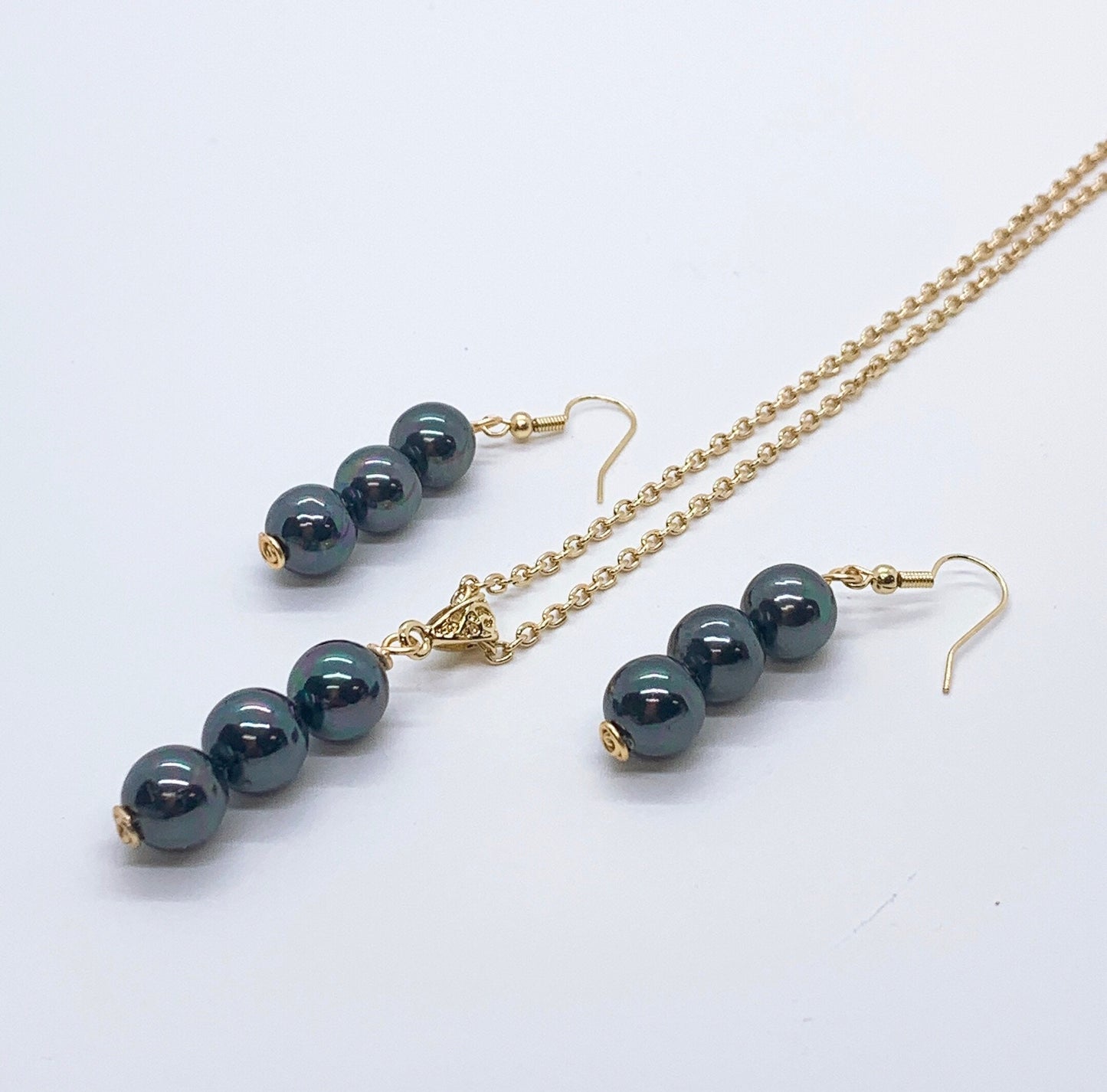 10MM Vertical Triple Shell Pearl: Hamilton Gold Necklace with Shell Pearls