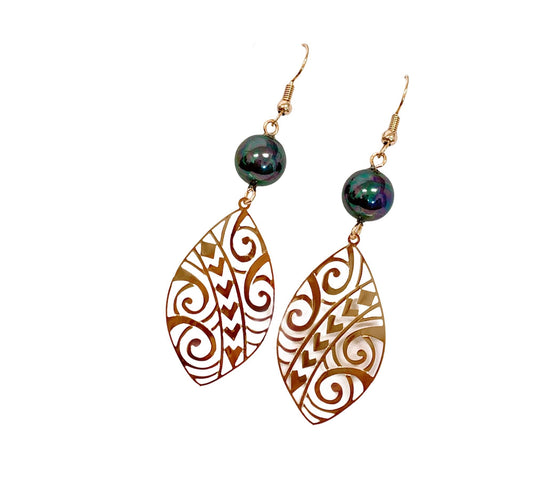 Hawaiian Tribal Swirling Wave Wind: Hamilton Gold Earring with Shell Pearls