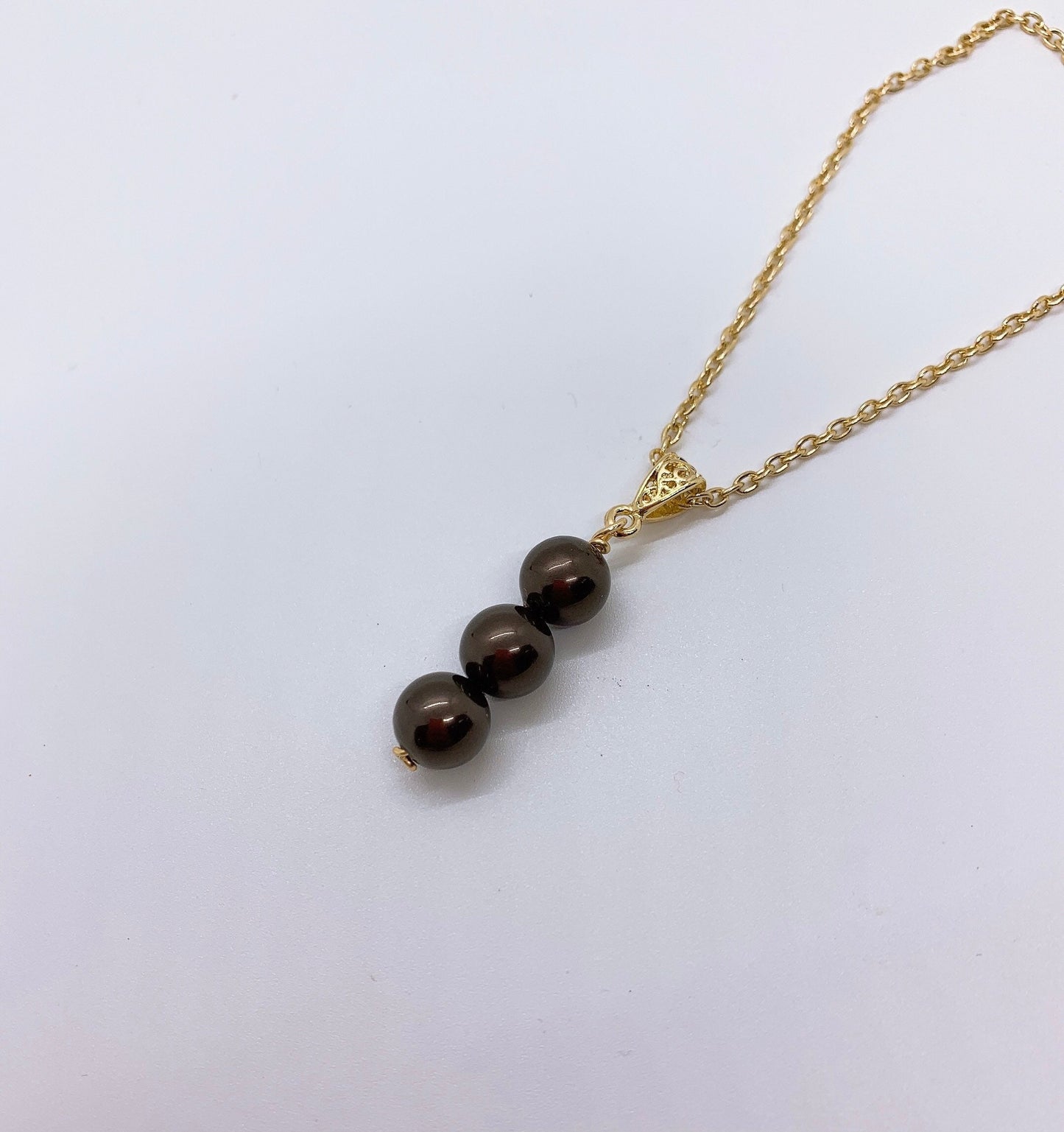 10MM Vertical Triple Shell Pearl: Hamilton Gold Necklace with Shell Pearls