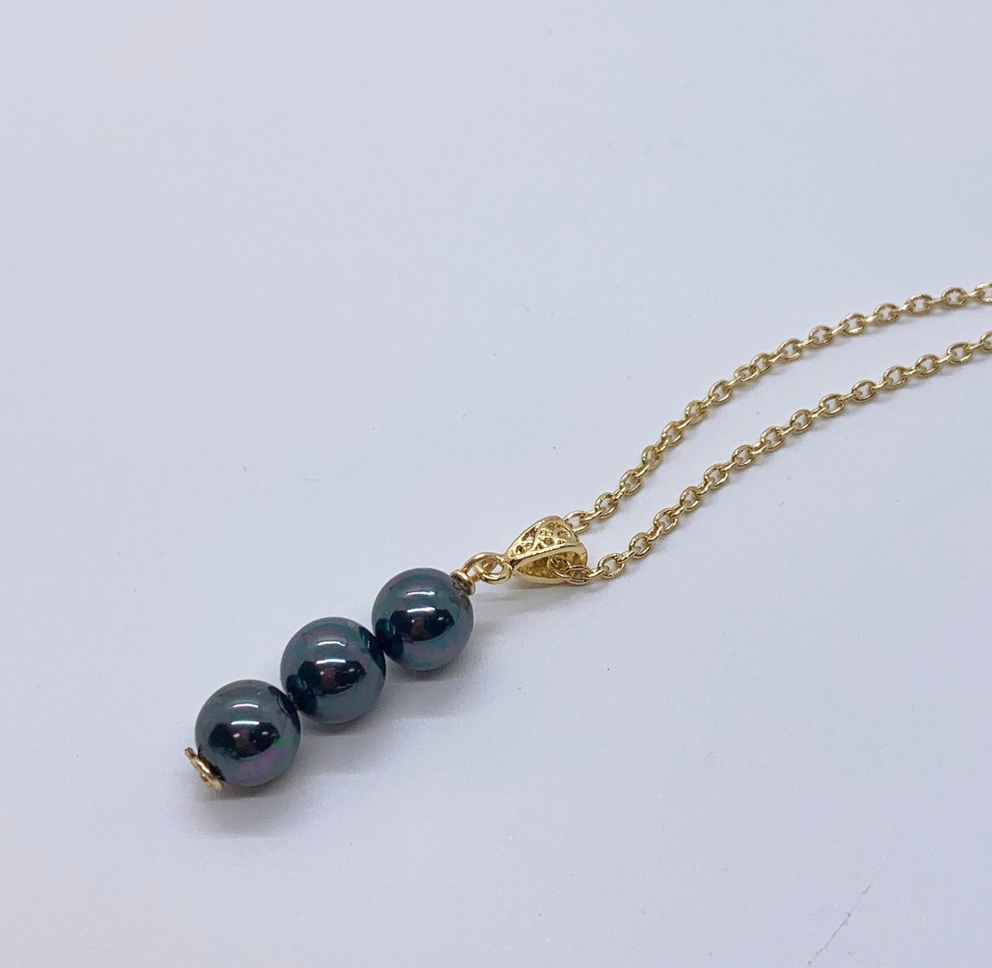 10MM Vertical Triple Shell Pearl: Hamilton Gold Necklace with Shell Pearls