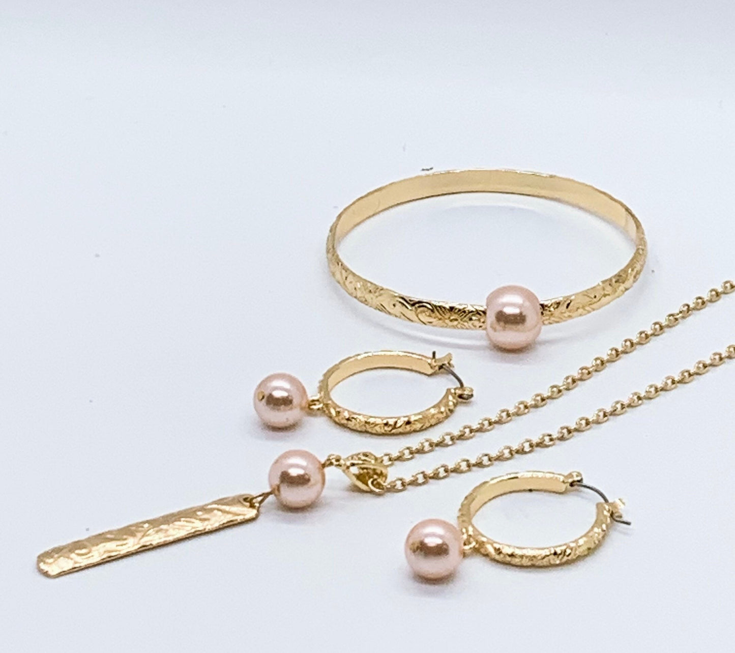 Hawaiian Pattern Pink Shell Pearl Hamilton Gold Set Bracelet (5mm), Hoop Earrings, Necklace Set