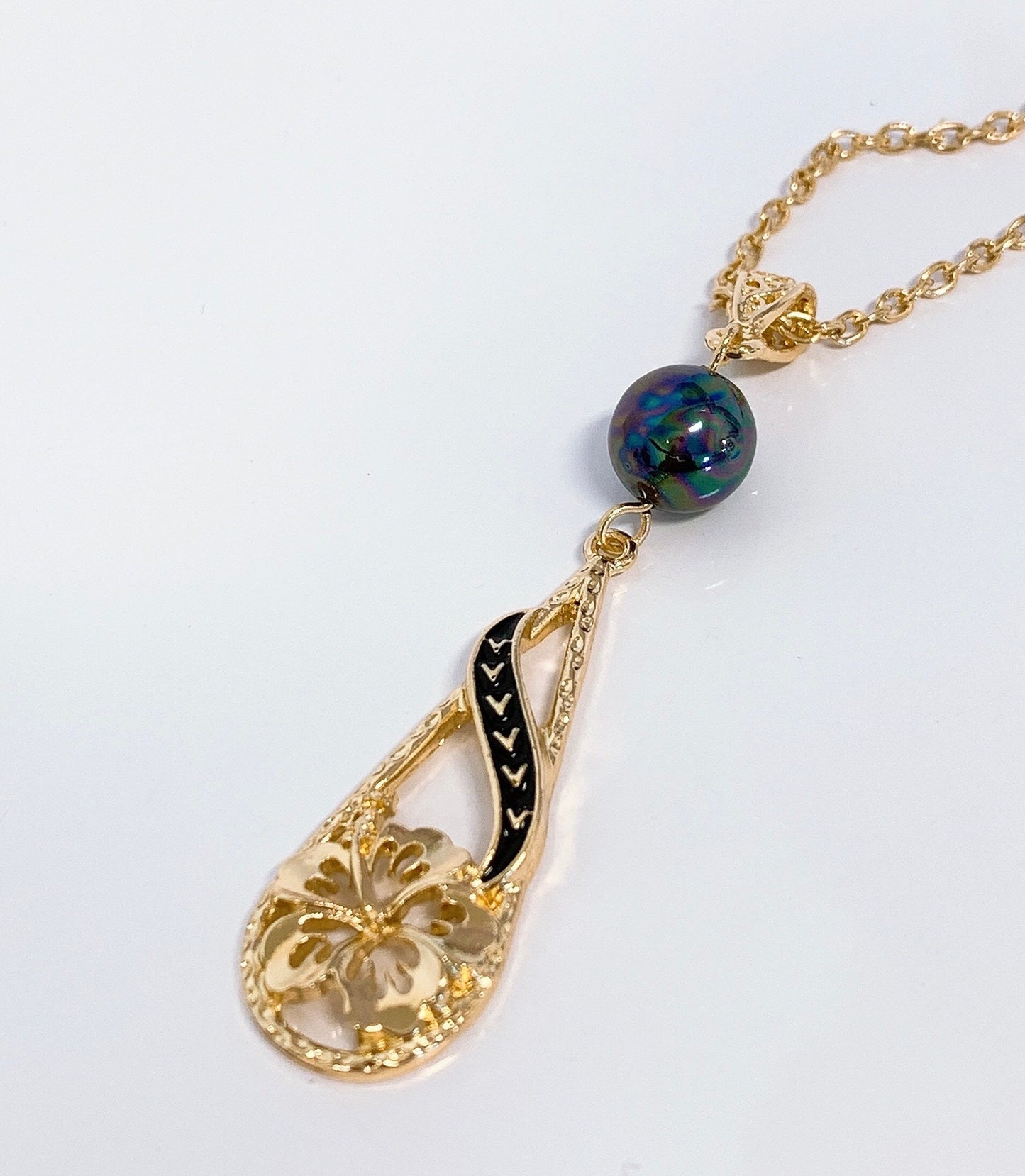 Hawaiian Tribal Hibiscus Flowers Black Enamel Teardrop : Hamilton Gold Necklace with Shell Pearls