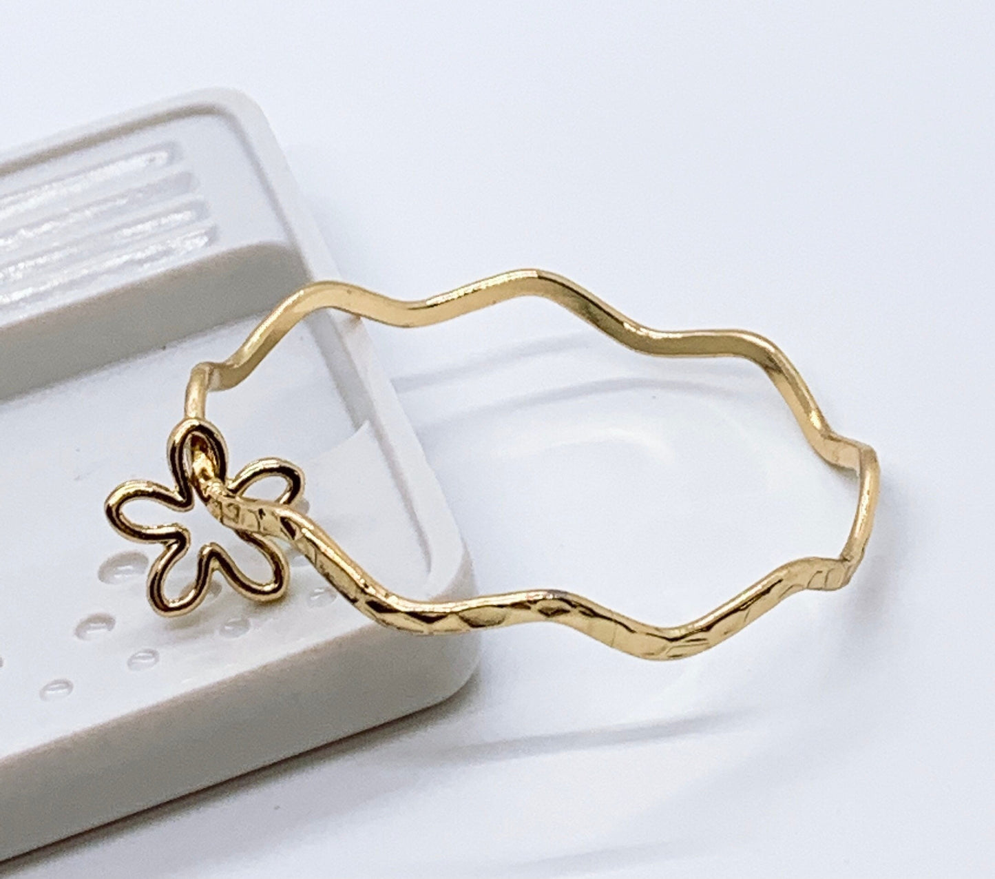 Wavy Bangle with Flower Charm