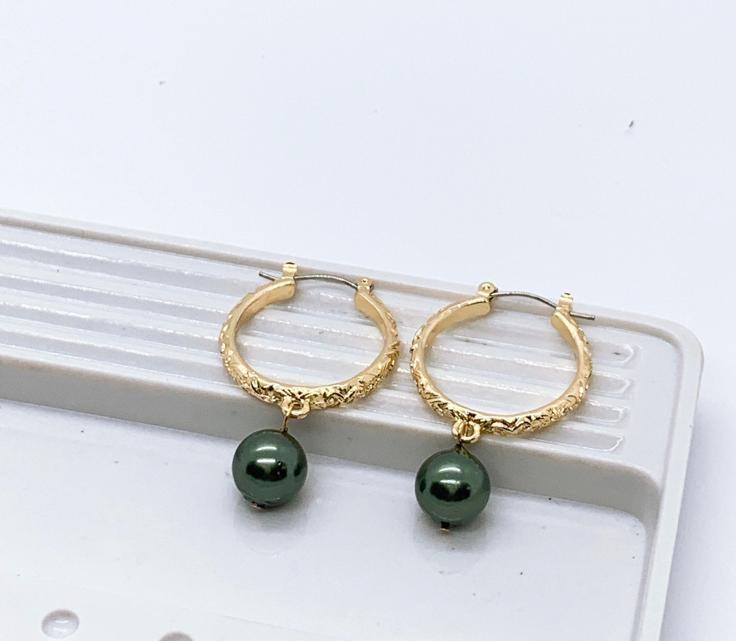 Hawaii Pattern Hoop Green Shell Pearls Earrings: Hamilton Gold Earring with Shell Pearls