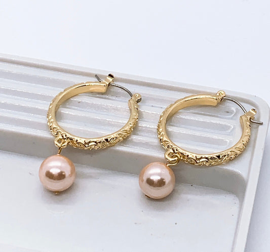 Hawaii Pattern Hoop Pink Shell Pearls Earrings: Hamilton Gold Earring with Shell Pearls