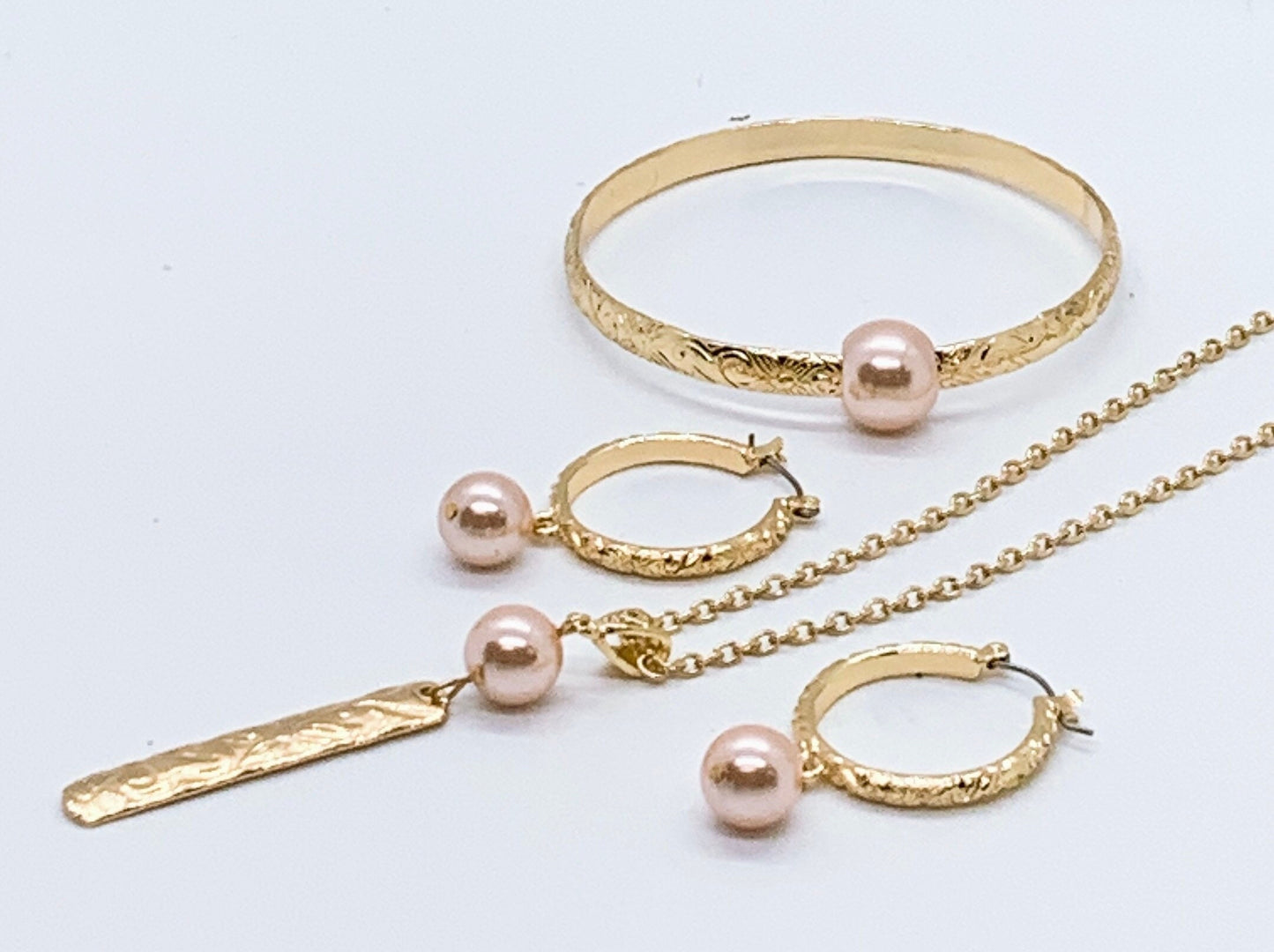 Hawaiian Pattern Pink Shell Pearl Hamilton Gold Set Bracelet (5mm), Hoop Earrings, Necklace Set