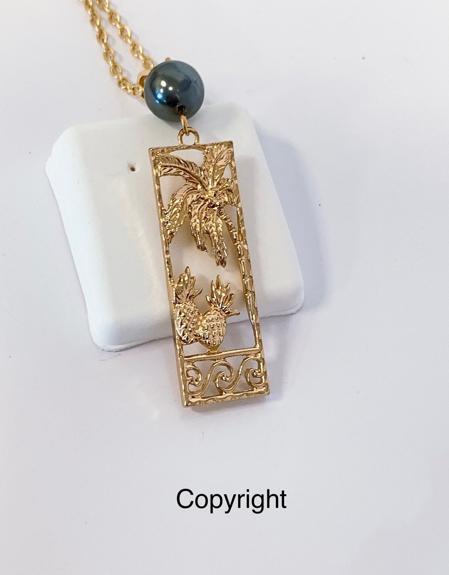 Rectangle Plam Tree and Pineapple : Hamilton Gold Necklace with Shell Pearls