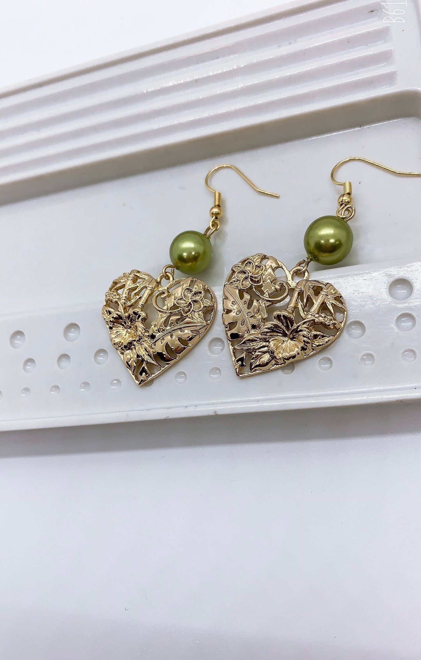 Heart with Bamboo Monstera leaf Hibiscus Plumeria Flowers: Hamilton Gold Earring with Shell Pearls