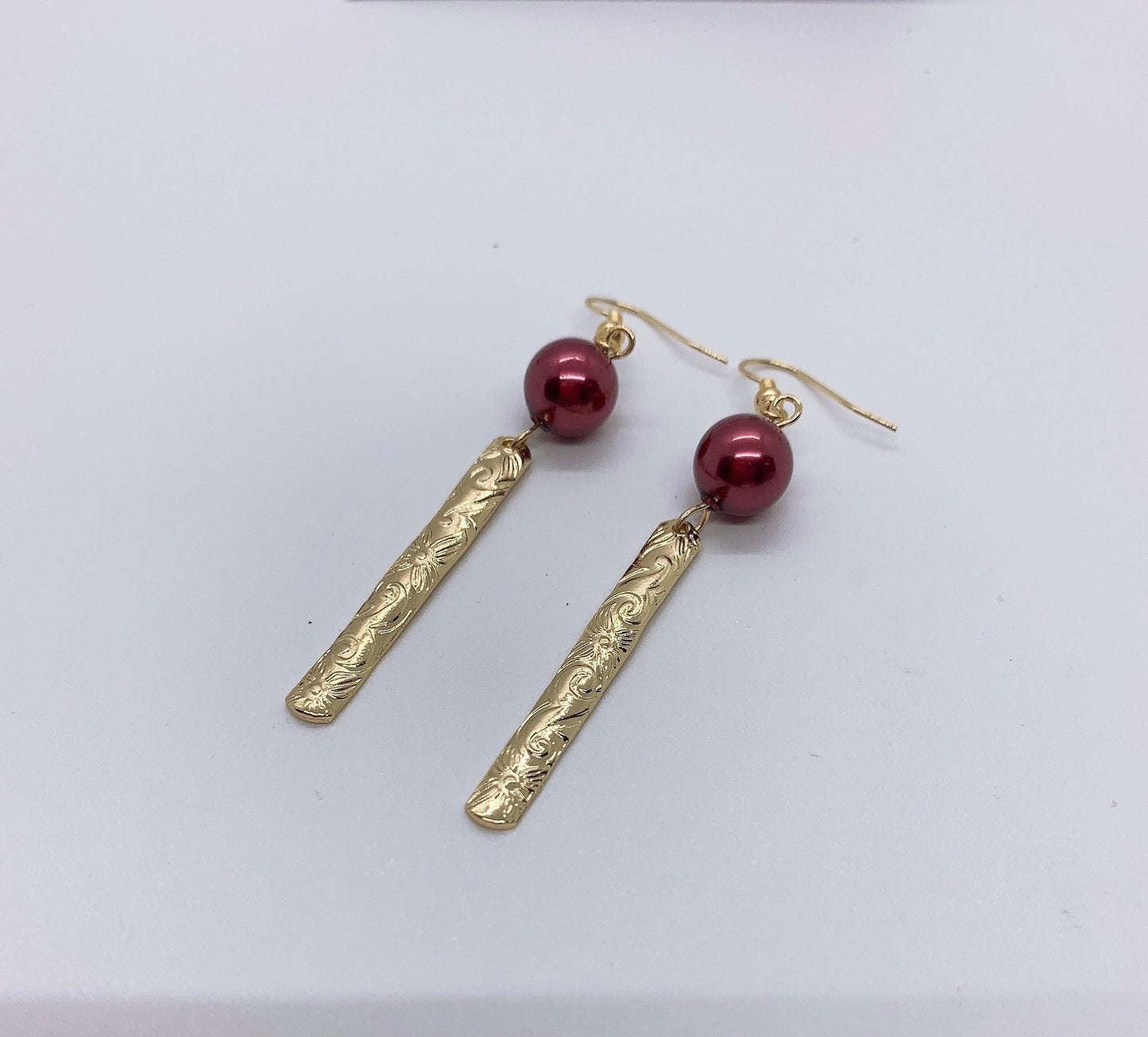 Hawaiian Floral Bar (Narrow 5mm): Hamilton Gold Earring with Shell Pearls