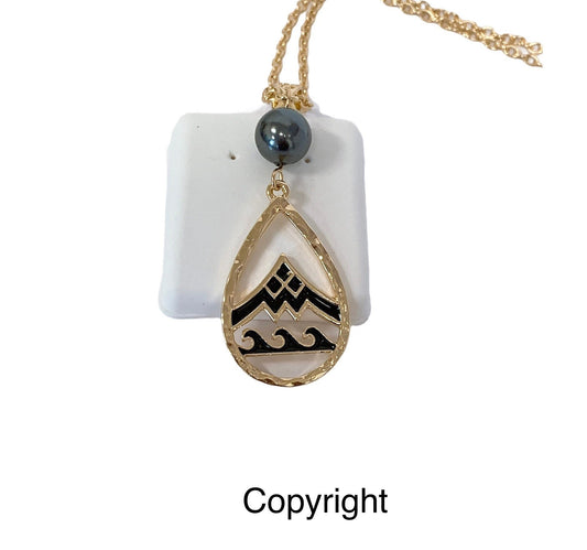 Mauna Kea Triangle: Hamilton Gold Necklace with Shell Pearls