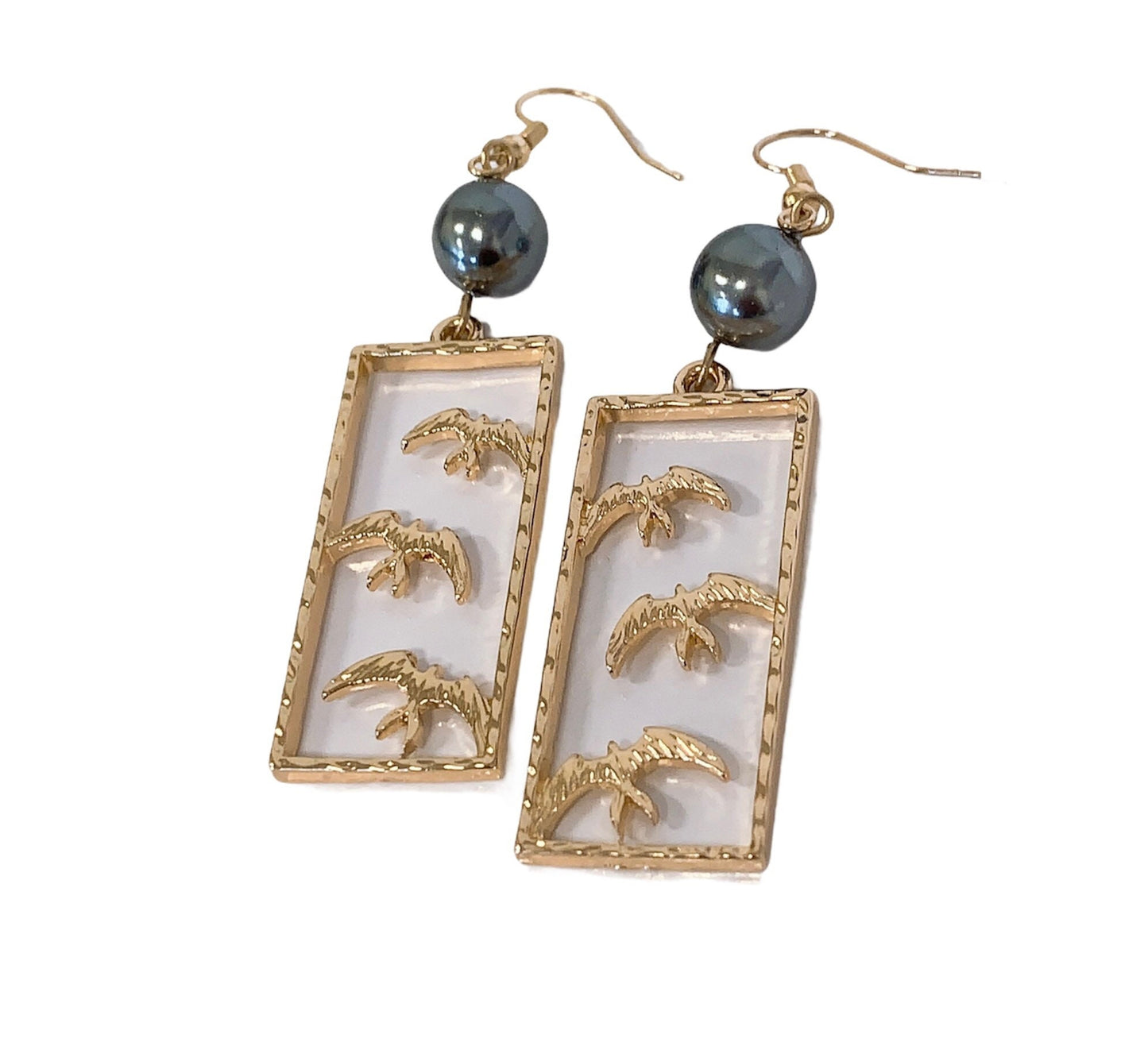 Iwa Birds: Hamilton Gold Earring with  Shell Pearls