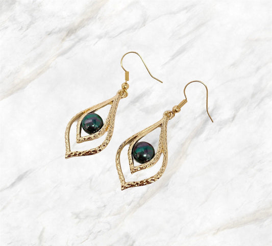 Teardrop: Hamilton Gold Earring with Shell Pearls