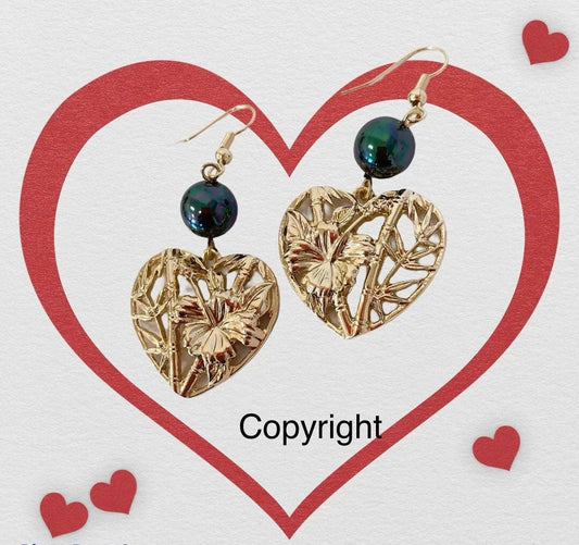 Heart with Bamboo and Hibiscus Flowers: Hamilton Gold Earring with Shell Pearls