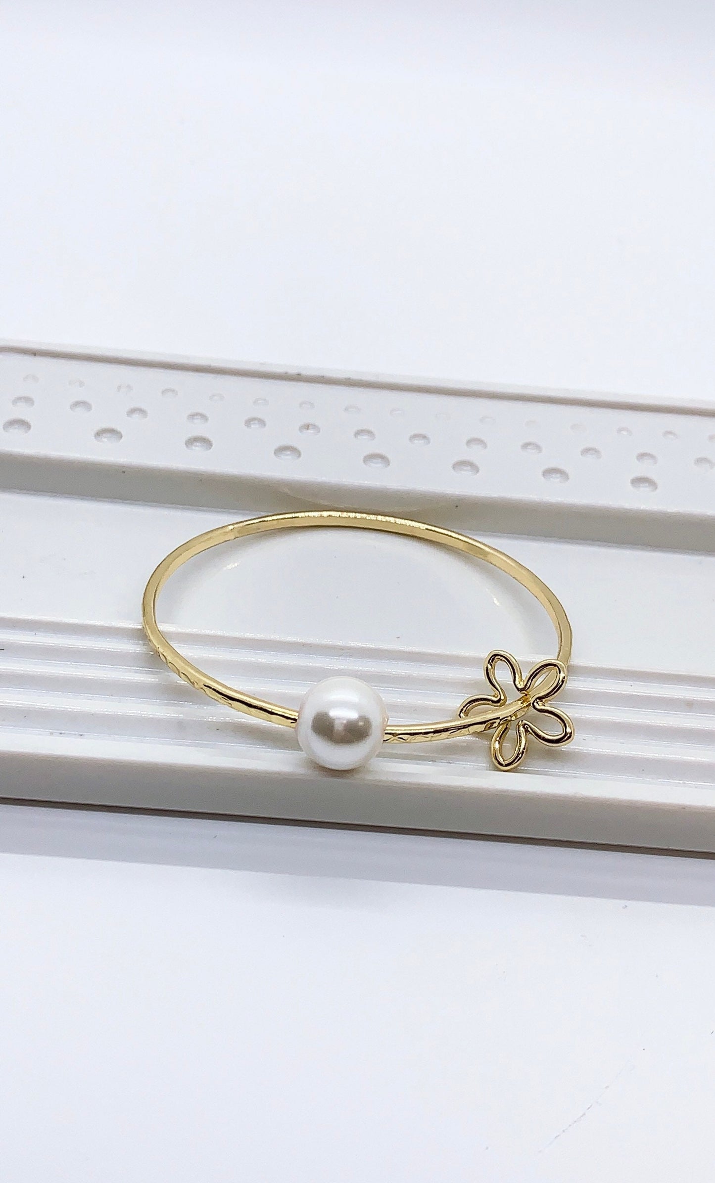 Straight Bangle with Flower Charm and White Shell Pearl