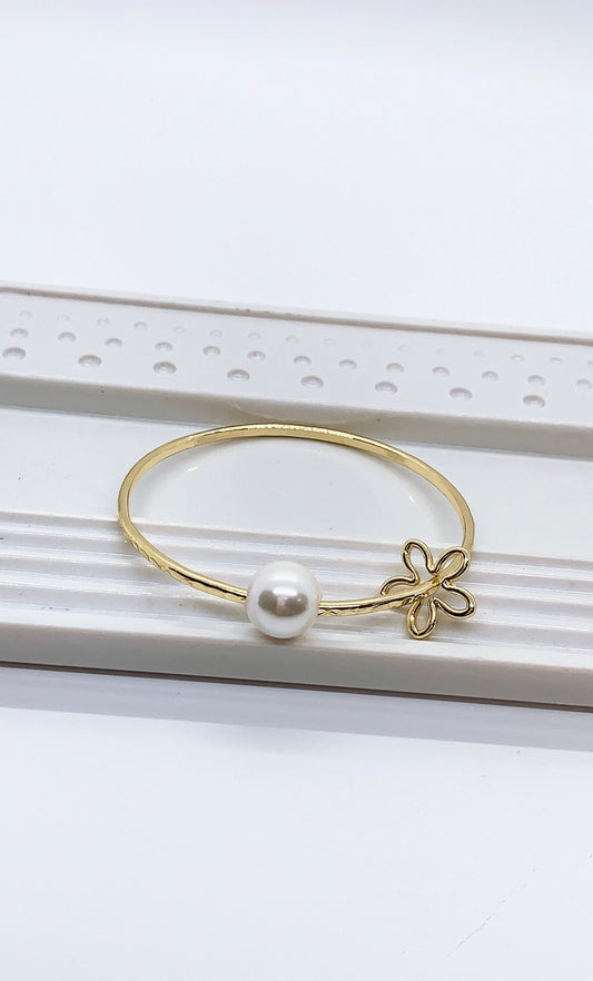 Straight Bangle with Flower Charm and White Shell Pearl