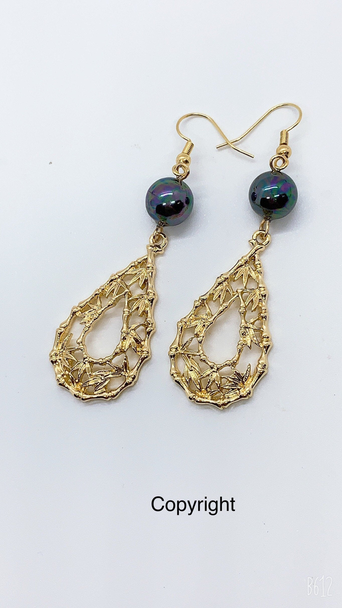 Bamboo Teardrop : Hamilton Gold Earring with Shell Pearls