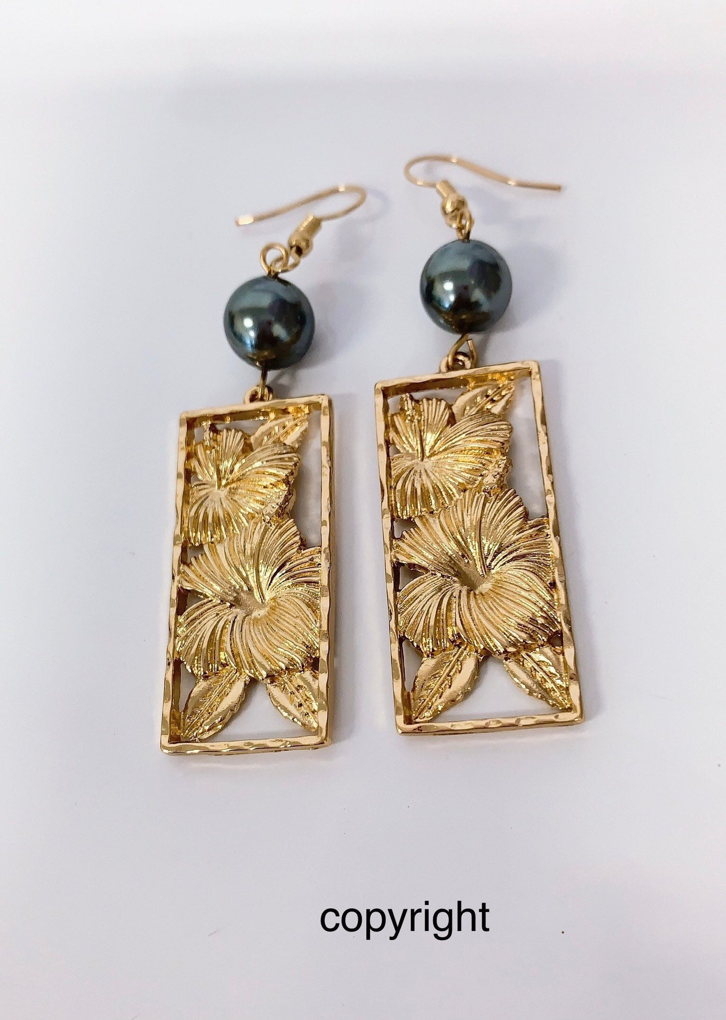 Hawaiian Hibiscus : Hamilton Gold Earring with  Shell Pearls