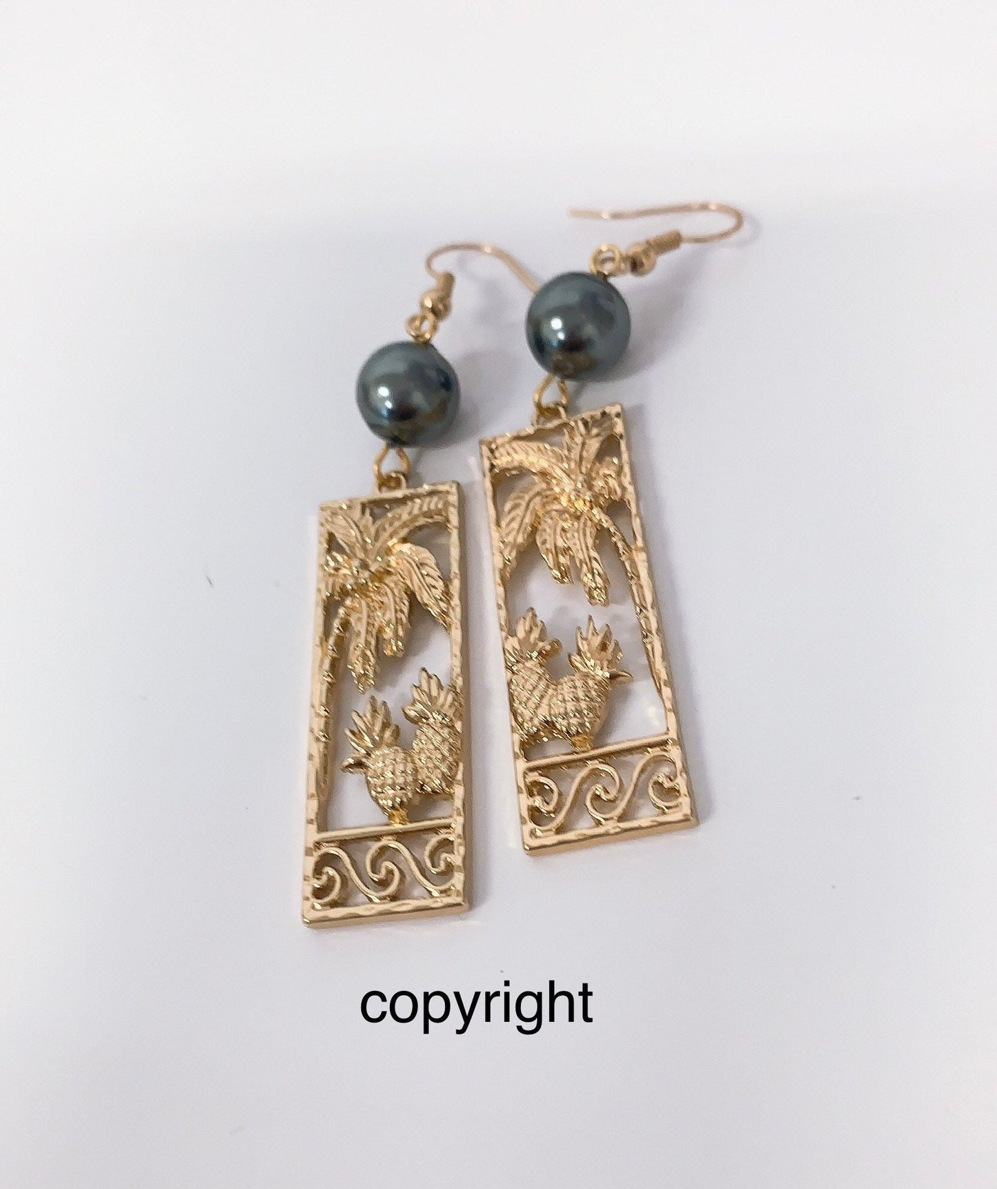 Hawaiian palm tree and pineapple : Hamilton Gold Earring with  Shell Pearls