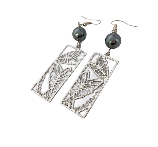 Hawaiian Taro Leaf: Hamilton Silver Earring with  Shell Pearls