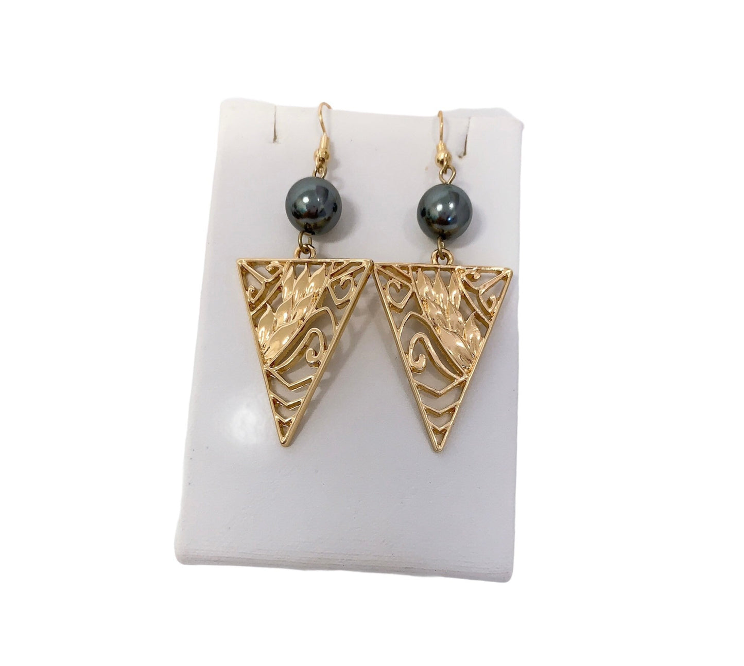 Maile Lei Tribal Design : Hamilton Gold Earring with Shell Pearls