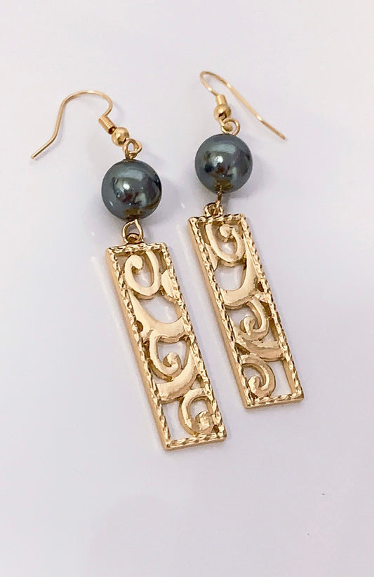 Hawaiian Waves Rectangle : Hamilton Gold Earring with  Shell Pearls